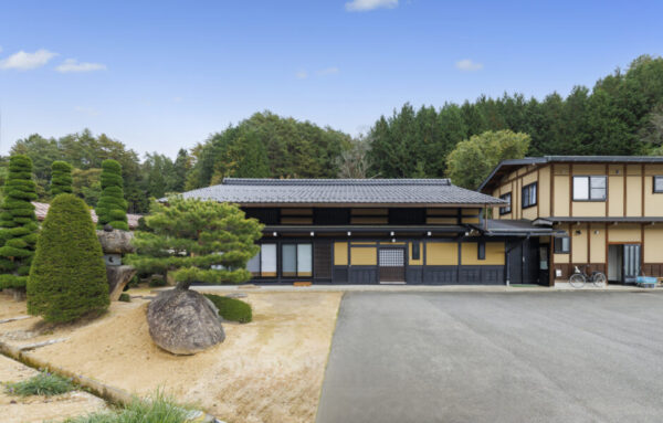【全面リフォーム｜古民家再生リノベーション】築１００年の古民家を和モダンな平屋の邸宅に