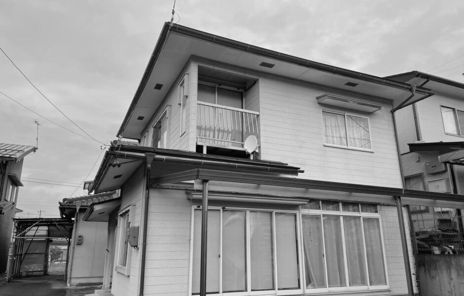 築４０年の住まいをモノトーンのシンプルモダンな住まいへ一新