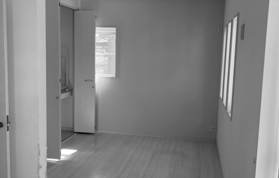 子ども部屋は壁紙の傷みが激しく、収納の少なさも難点でした。